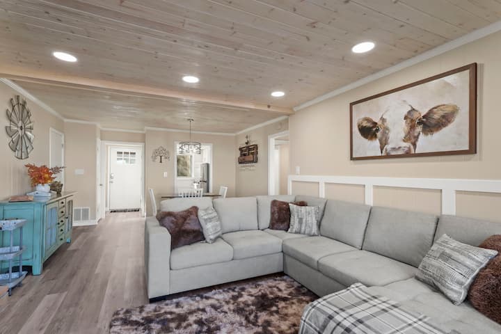 Huge Views, Arcade & 3 Full Baths — Best Of Beech! - Beech Mountain, NC