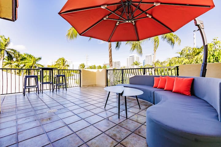 3Story/RooftopTerrace/HeatedPool gallery image 2