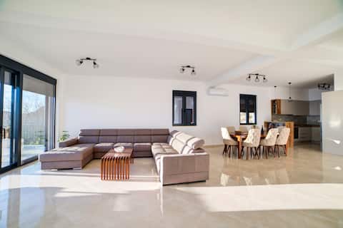 Successful Airbnb property: Villa Jelena with private pool in Maine
