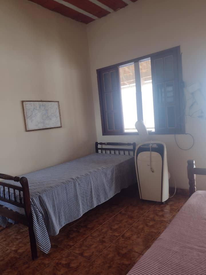 جناح فردي، سريران وعدة مراتب.