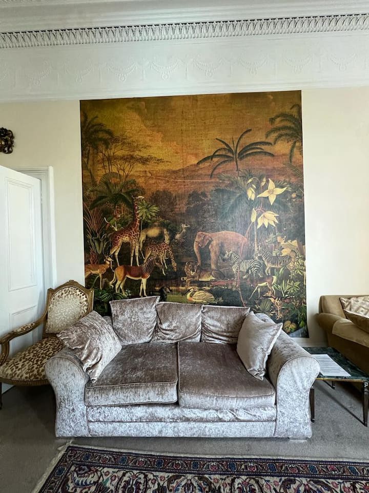Elegant, Central, Six Bed Townhouse fast Wifi