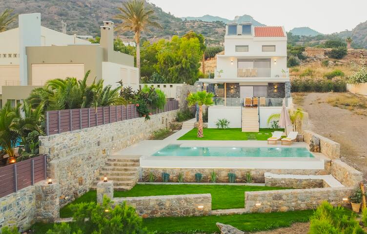 Grand Bleu Villa gallery image 2