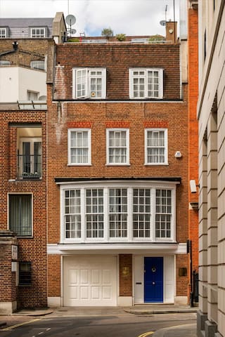 Luxury quiet Mayfair townhouse