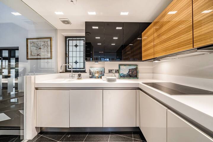 Luxury quiet Mayfair townhouse gallery image 2