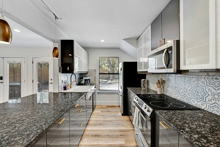 NEW* Hill Country Oasis wt Cool Pool & Fire-pit gallery image 5