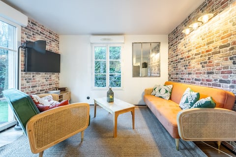 Spacious F4 (7p) | Near Disneyland with 2Parking