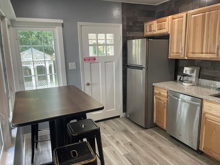 10 Person Lakefront Villa on the Lake Delton (720) Houses for Rent in Wisconsin Dells