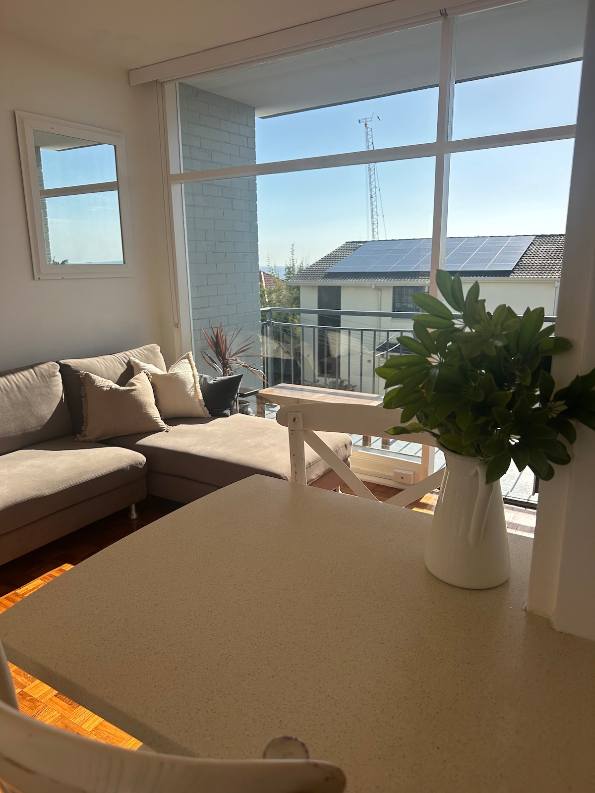 Top performing Airbnb: Sunrise apartment in Bronte in Bronte