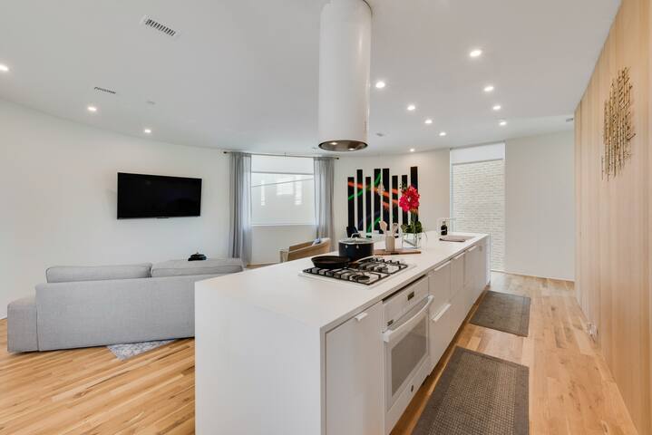 Unique Round House •Near State Fair• Modern Luxury gallery image 4