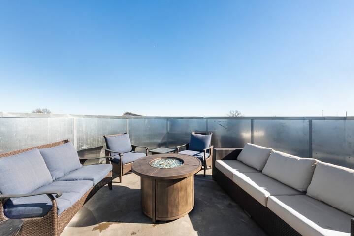 Unique Round House •Near State Fair• Modern Luxury gallery image 2