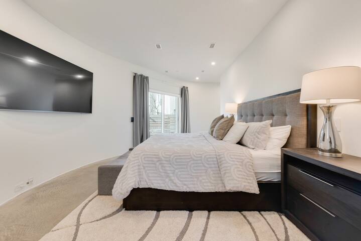 Unique Round House •Near State Fair• Modern Luxury gallery image 5