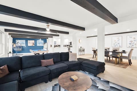 Elegant Lakefront Escape | Pet-Friendly, Sleeps 6