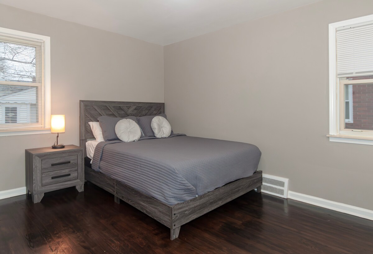 საძინებელი 2  (დედოფალი)