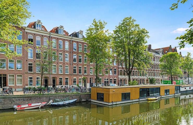 NEW 210m family home with big garden in CityCentre gallery image 2