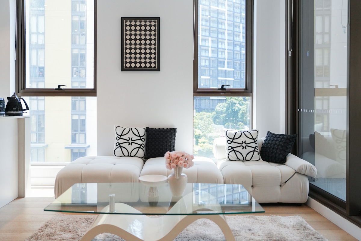 Successful Airbnb property: Modern Urban Retreat in Haymarket