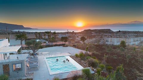 Top Airbnb: Villa Quarry sea views holidays a Custonaci