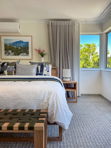 4 Bed Townhouse At The Top Of Kloof St! gallery image 4