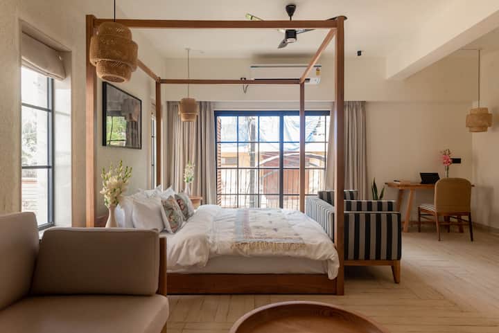 Bedroom 6 image 1
