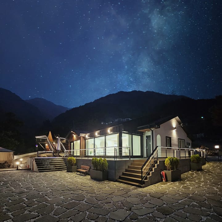 Romantic Fore # Chungju Lake View # Hot Water Jacuzzi # Private barbecue # Private house for 15…
