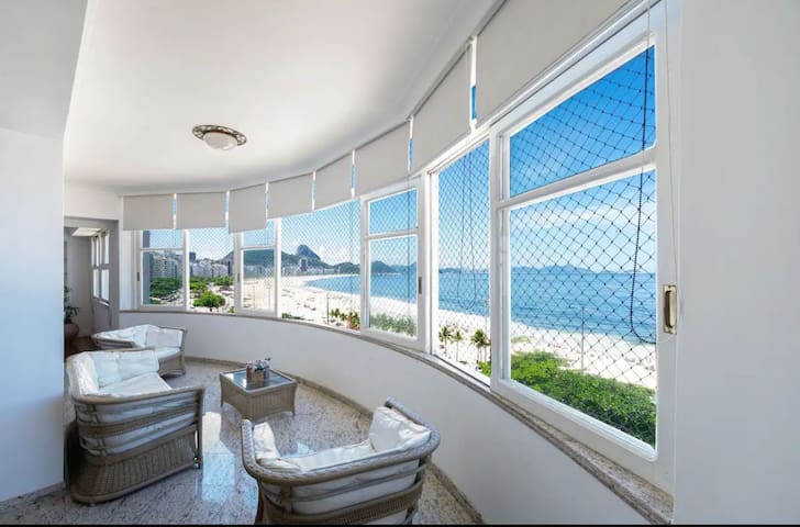 Apartamento de luxo Frente p/ Praia de Copacabana