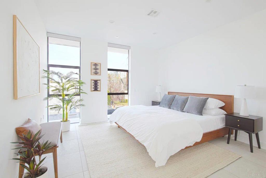 Оваа фотографија беше додадена пред да биде додадена LivingWall Art во март 2025 година.  Видете друга фотографија за да ја видите уметноста. 