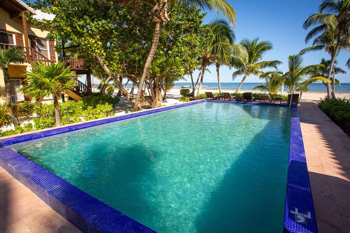 Gorgeous Oceanfront 3 BR/3 BA Villa w/Pool gallery image 2