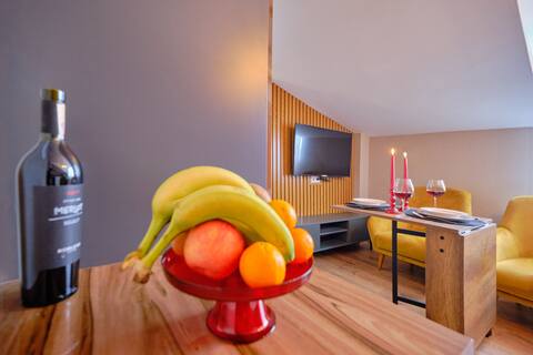 Successful Airbnb property: Modern Apartment with Terrace | 5 min to Metrobus | 4 Stops to TUYAP in Beylikdüzü