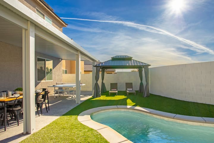 5BR Powerhouse: Private Pool, Game Room & More!