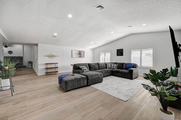 Spacious Oasis w/ Pickleball Mins to Strip/Stadium