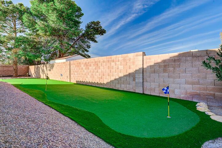 Spacious Oasis w/ Pickleball Mins to Strip/Stadium gallery image 3
