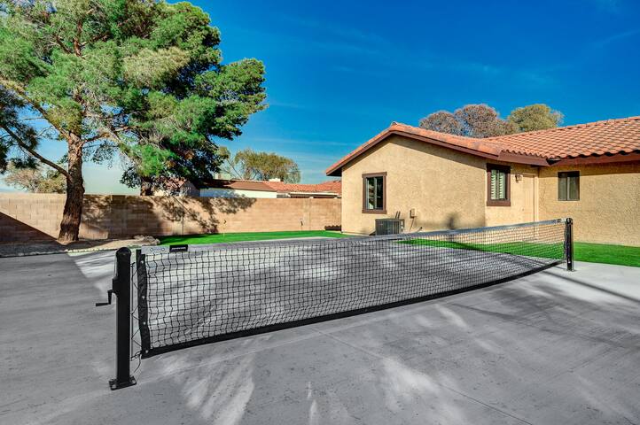 Spacious Oasis w/ Pickleball Mins to Strip/Stadium gallery image 4