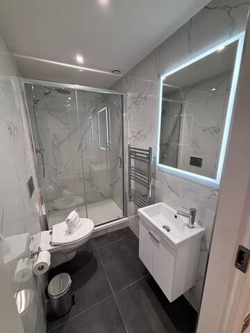 Modern & Spacious 8 guests Apt – Temple Bar Dublin gallery image 4