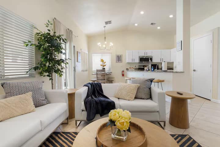 Quiet 4 Bd Home W/ Pool - 노스라스베이거스