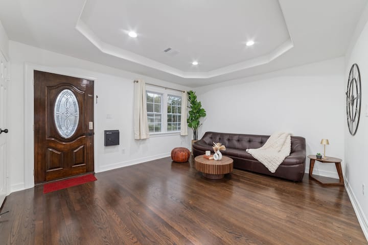 Luxuries Pool House, 5 Bed/3 Bath/game Room - Houston, TX