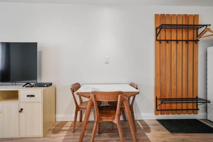 Apartment With Jacuzzi/3 Min Walk To Beach - Wasaga Beach
