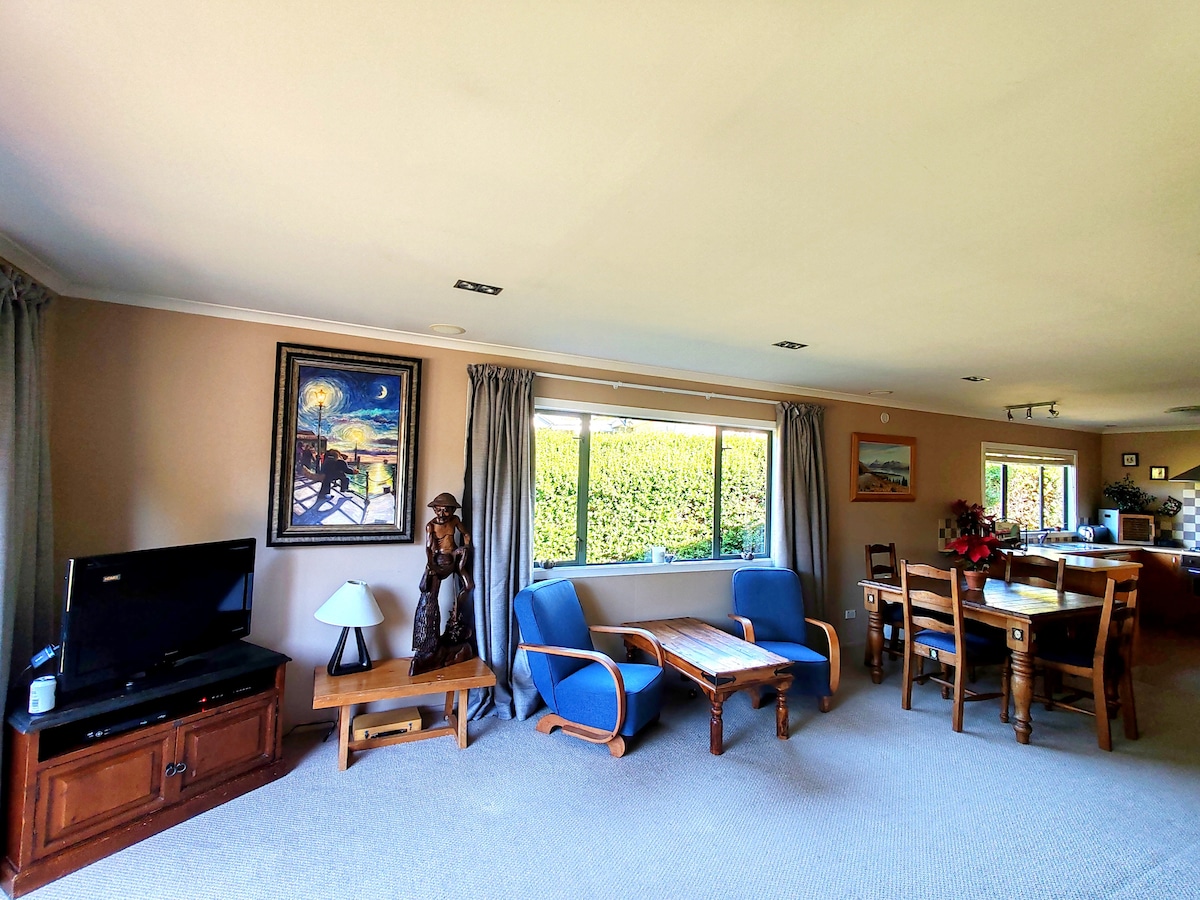 Popular Airbnb listing: Our Sheltered Abode in Wānaka Outer