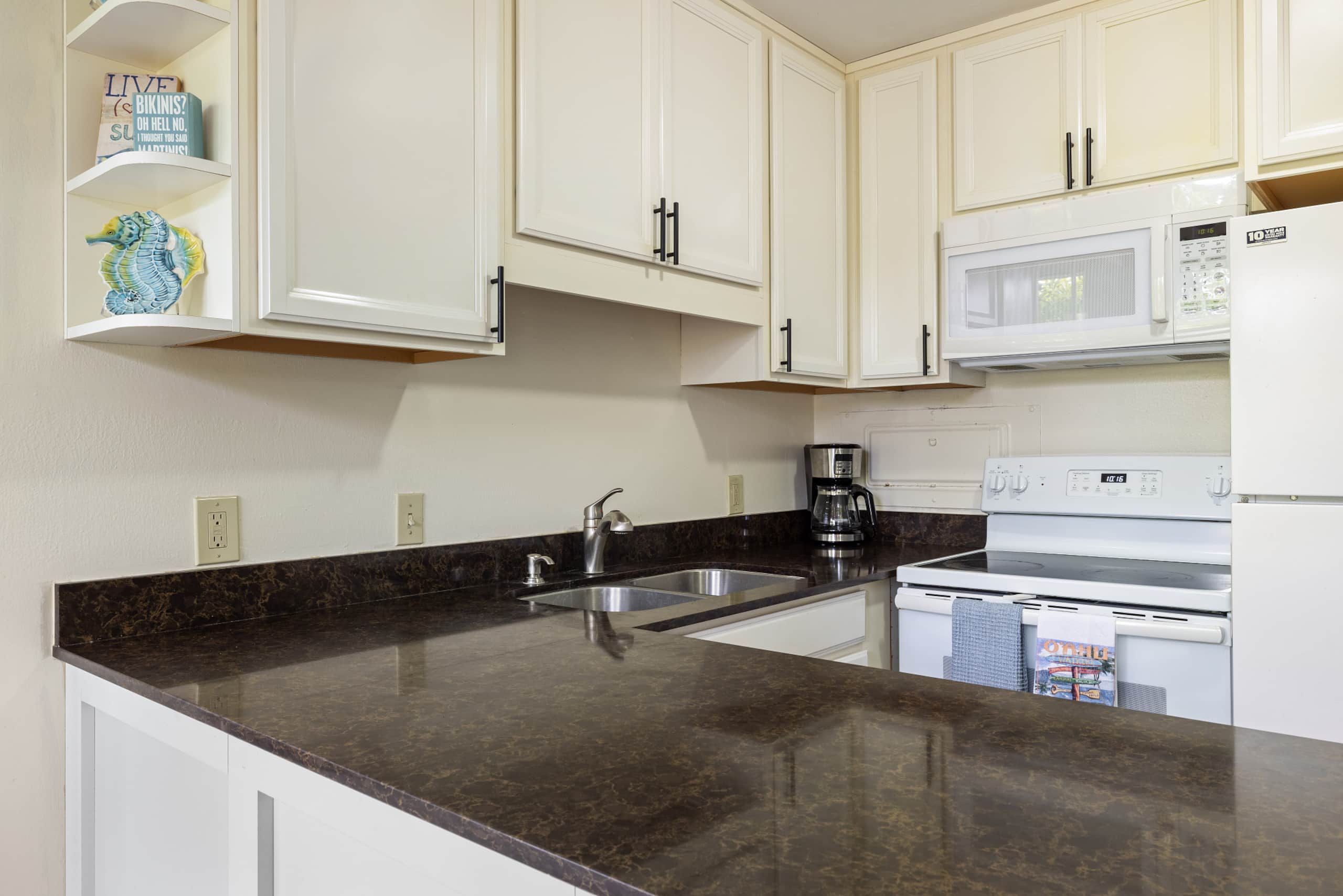 Home in Kahuku · ★4.79 · 2 bedrooms · 3 beds · 3 private baths - Image 9
