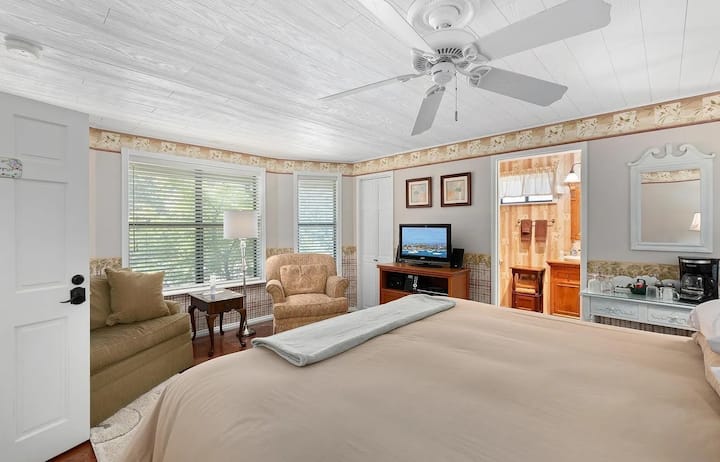 Summer Room @ Eaglenest Inn W/ Pool & Seasonal Spa - Julian, CA