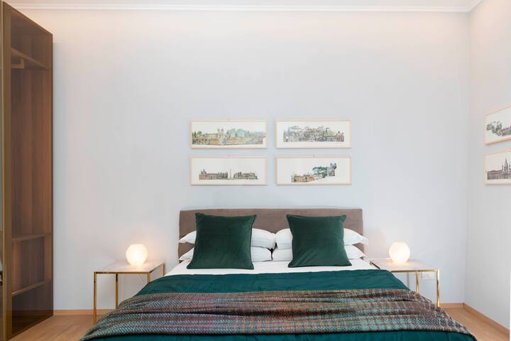 Design Apartment in Spanish Steps gallery image 5