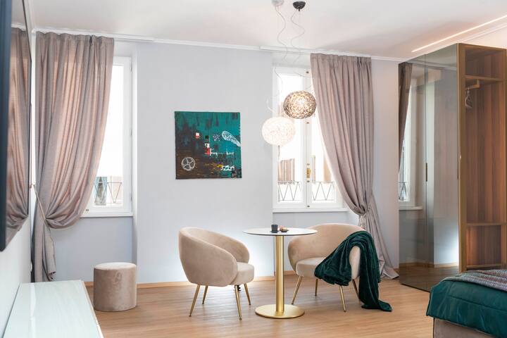 Design Apartment in Spanish Steps gallery image 2