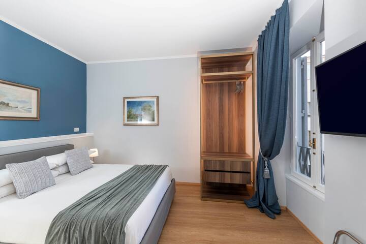 Design Apartment in Spanish Steps gallery image 3