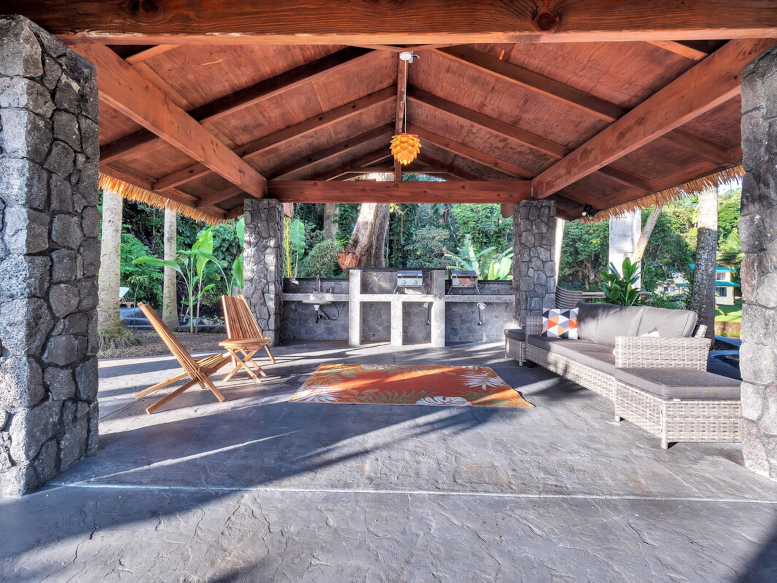 Home in Hilo · ★4.97 · 3 bedrooms · 4 beds · 3.5 baths - Image 29
