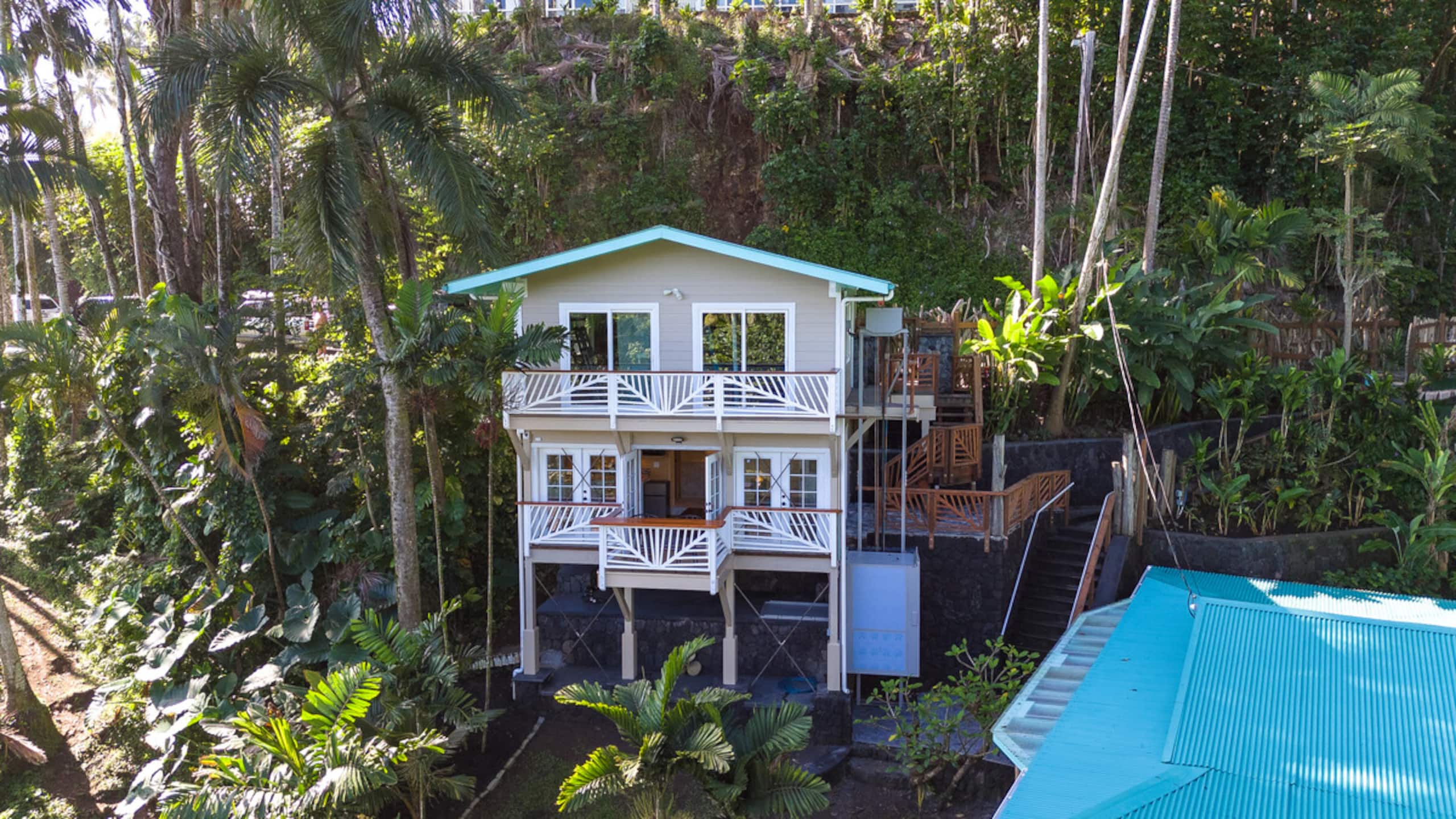 Home in Hilo · ★4.97 · 3 bedrooms · 4 beds · 3.5 baths - Image 62