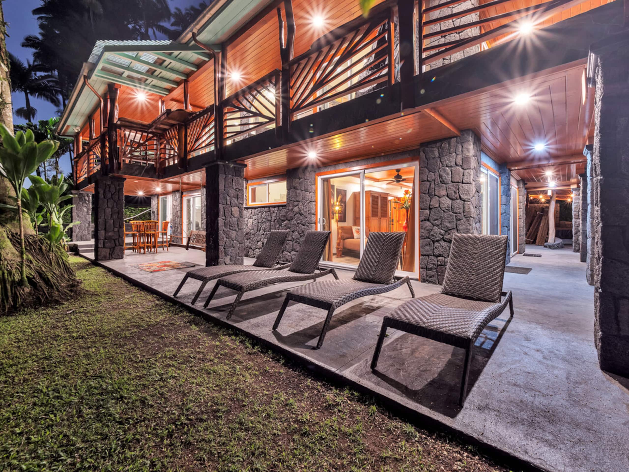Home in Hilo · ★4.97 · 3 bedrooms · 4 beds · 3.5 baths - Image 74