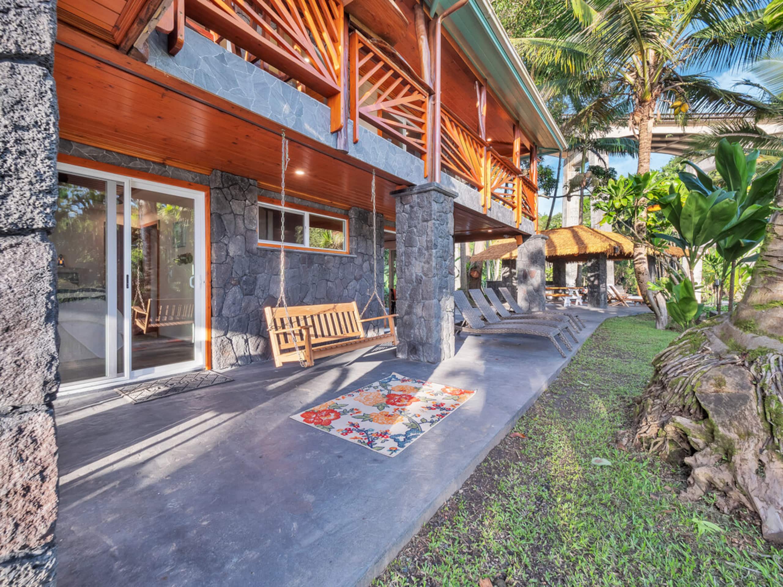 Home in Hilo · ★4.97 · 3 bedrooms · 4 beds · 3.5 baths - Image 20