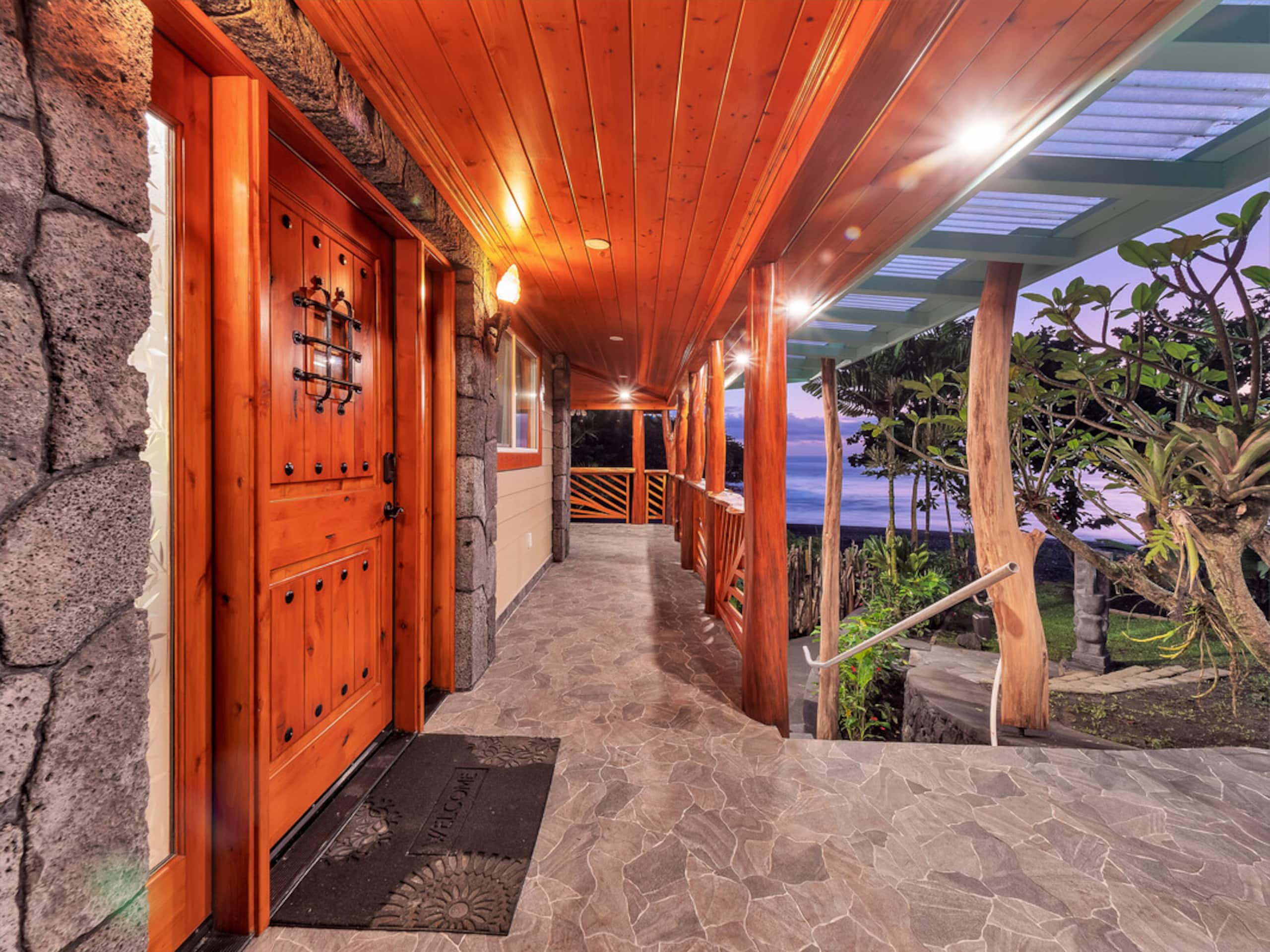 Home in Hilo · ★4.97 · 3 bedrooms · 4 beds · 3.5 baths - Image 78