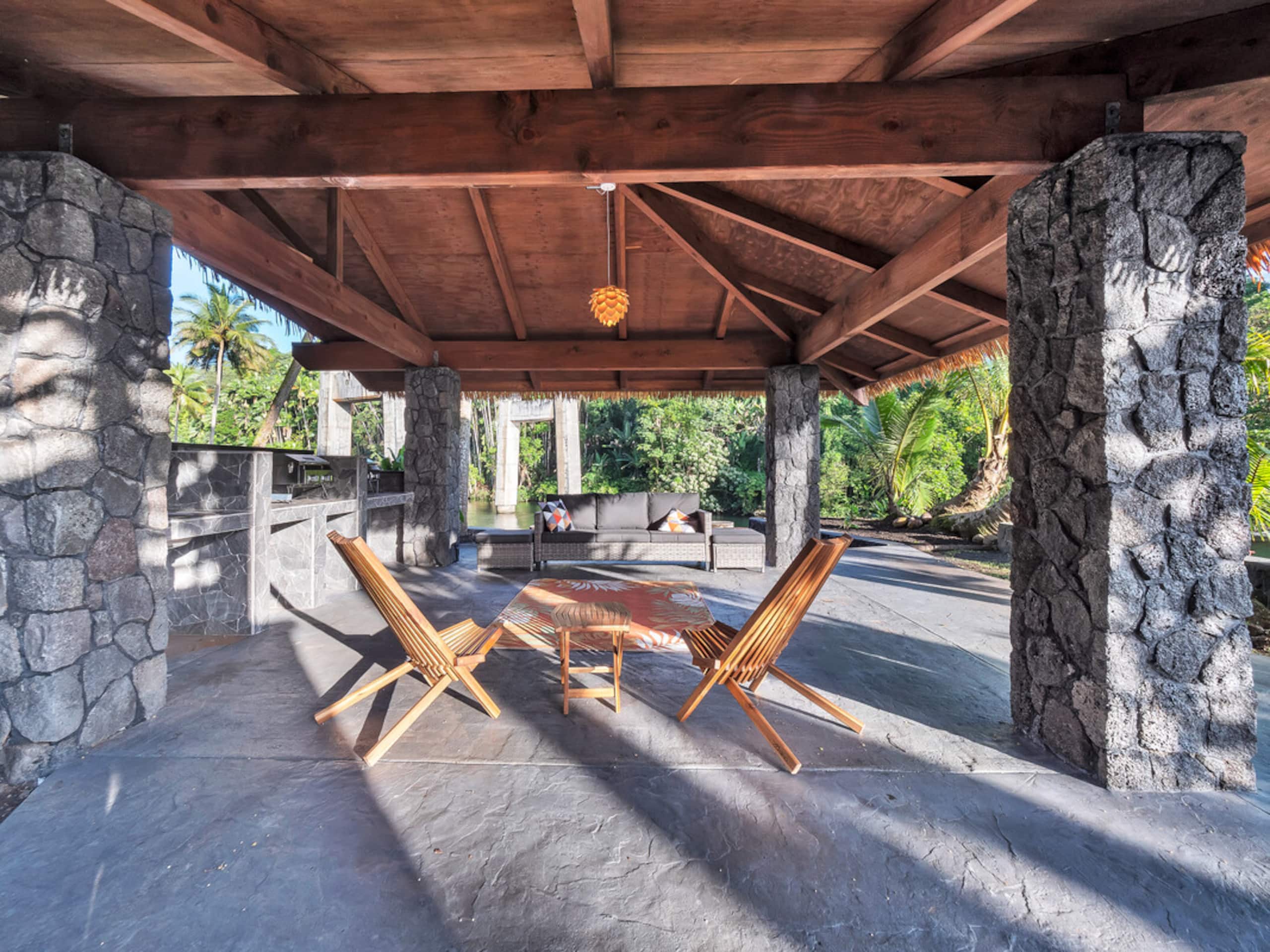 Home in Hilo · ★4.97 · 3 bedrooms · 4 beds · 3.5 baths - Image 28