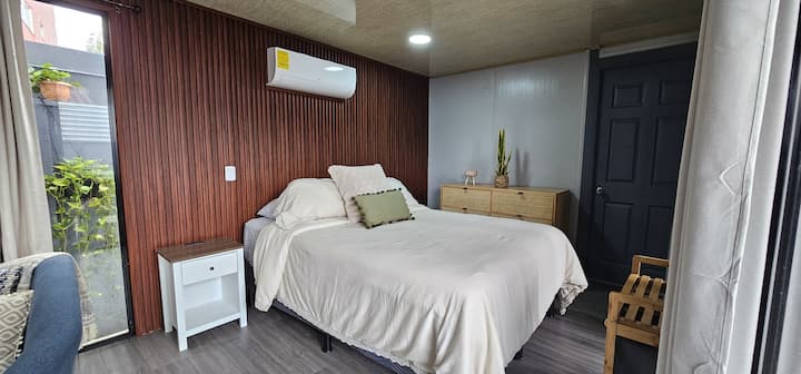 Cama Queen calidad hotelera. 