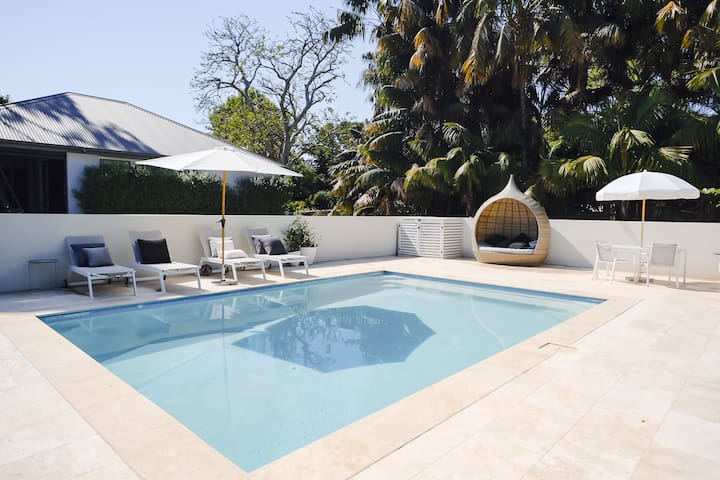 Bundeena’s best-10br-Pool- 2 mins to Hordens Beach