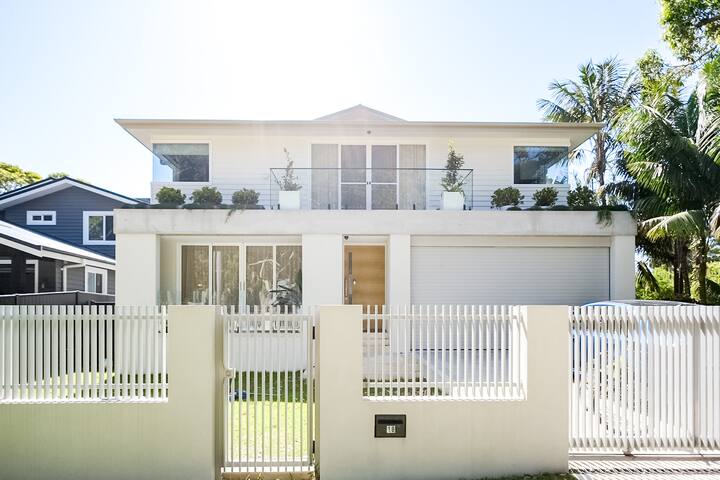 Bundeena’s best-10br-Pool- 2 mins to Hordens Beach gallery image 2